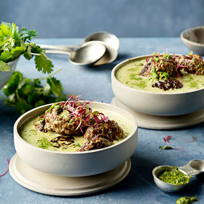 Avocado, cucumber, seaweed and sticky soya chicken