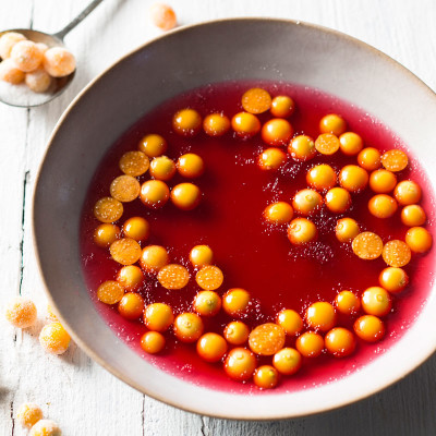 Champagne jelly with gooseberries