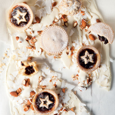 Mince pies on white chocolate “bark”