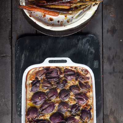 Red onions baked in cream and Gorgonzola