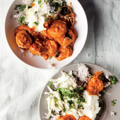 Scallop-curry-with-apple-and-coconut-slaw