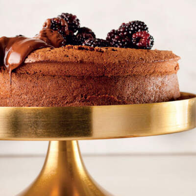 Gluten-and wheat-free chocolate polenta cake