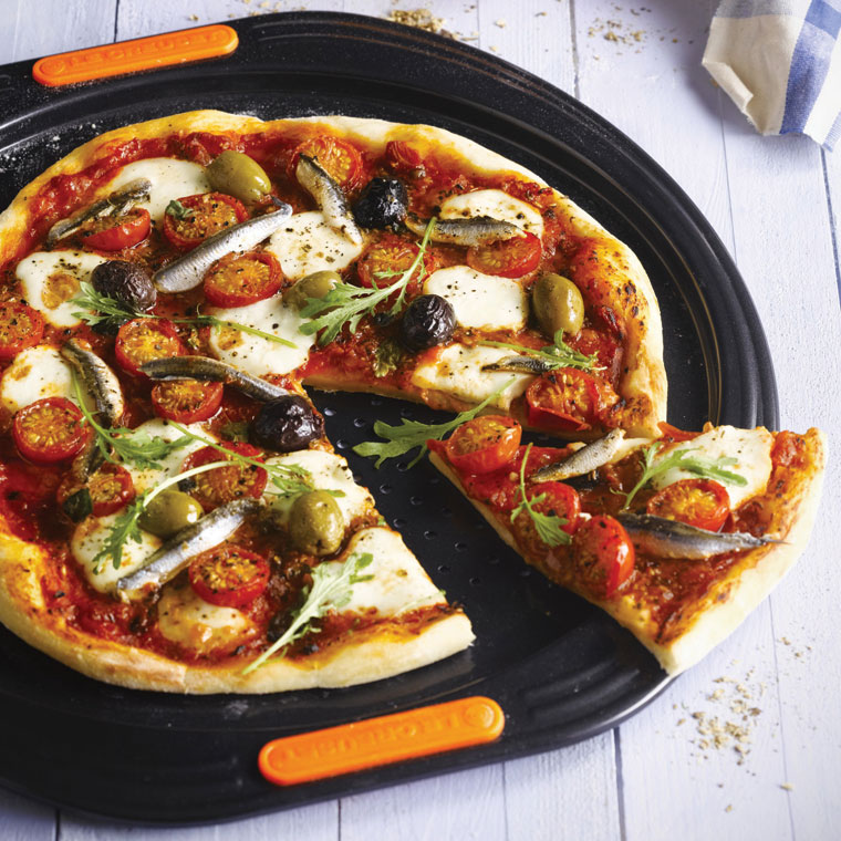 Le-Creuset-pizza-pan