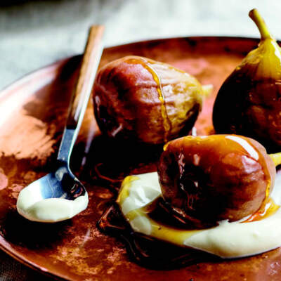 Honeyed figs with sour cream