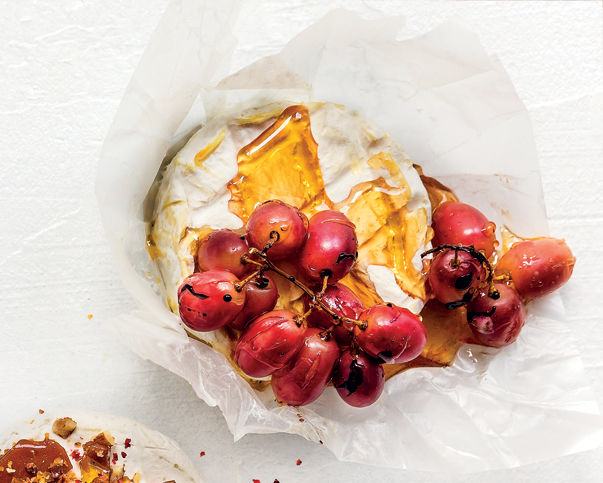 Roast-grapes-and-camembert