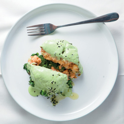 Salmon fish cakes with rocket mayonnaise