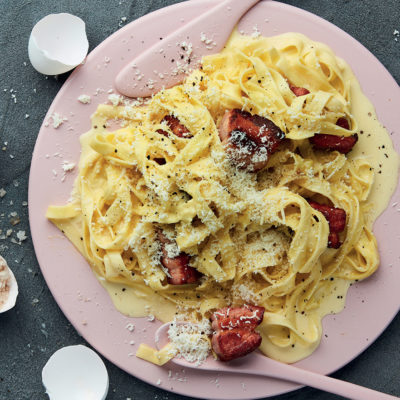 Carbonara with chunky pork