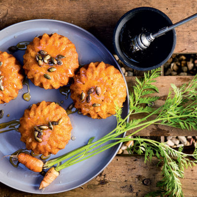 Carrot cakes with honey glaze