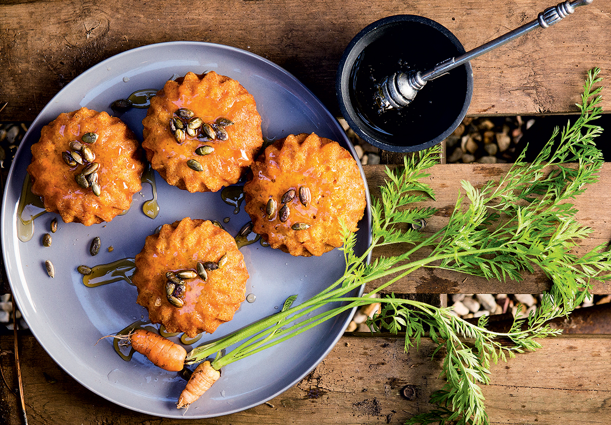 carrot-cakes-with-honey-glaze