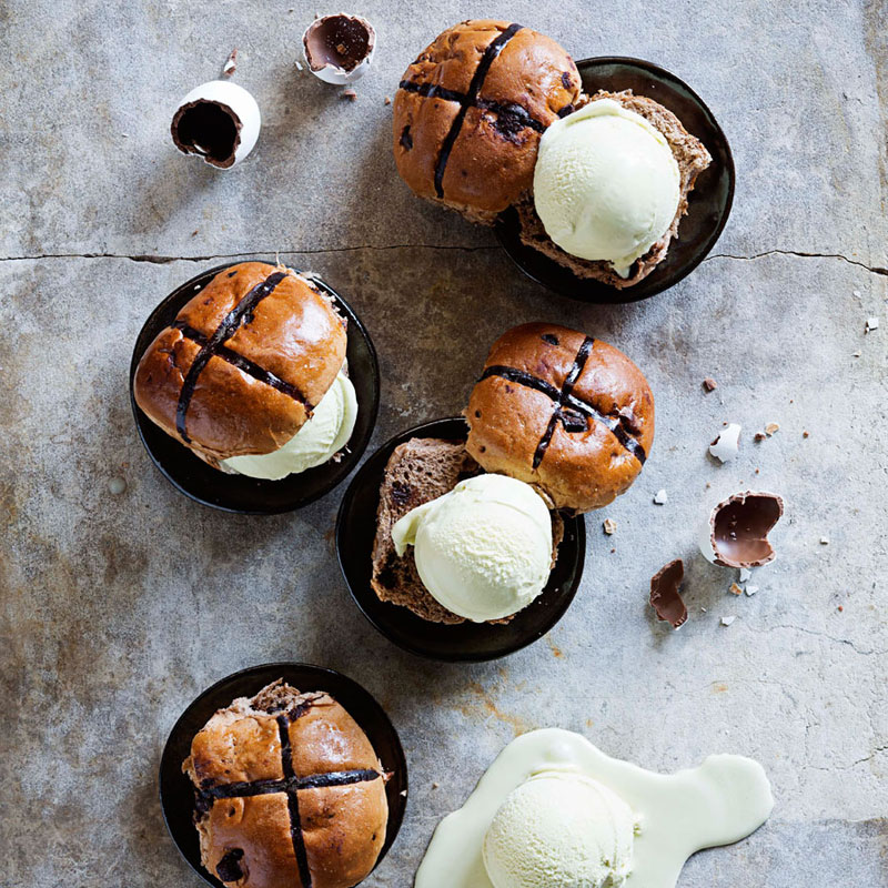 hot cross bun ice cream sandwich