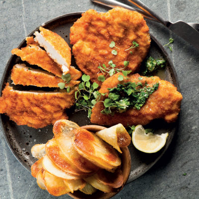 Chicken schnitzel with sheet potatoes