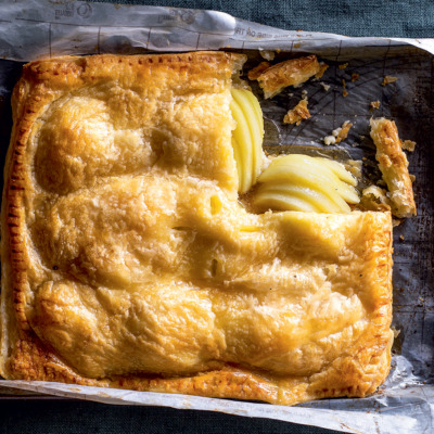 Honeyed pear pie