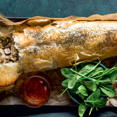 Chicken-and-mushrooms strudel