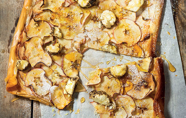 EASY CARAMEL APPLE AND GOAT’S CHEESE TART recipe