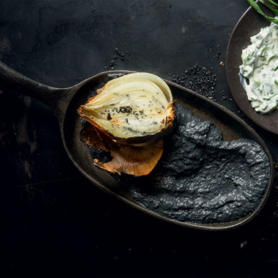 Black onion purée