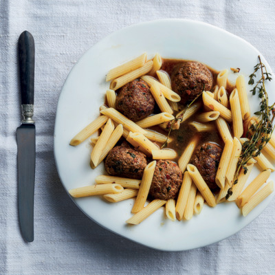 Extra-juicy meatballs in <em data-eio=