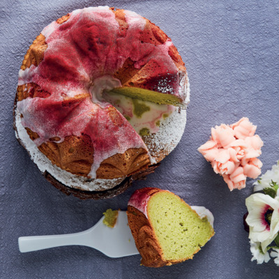 Pea cake with lime icing