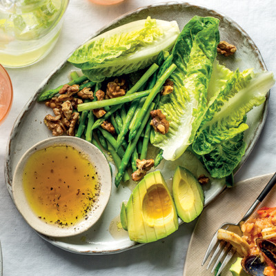 Green salad with roast walnuts and avocado oil dressing