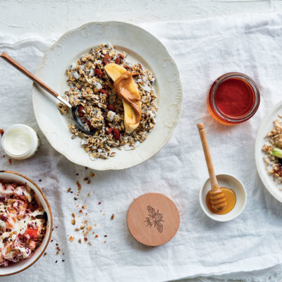 Banana-and-almond muesli bowl