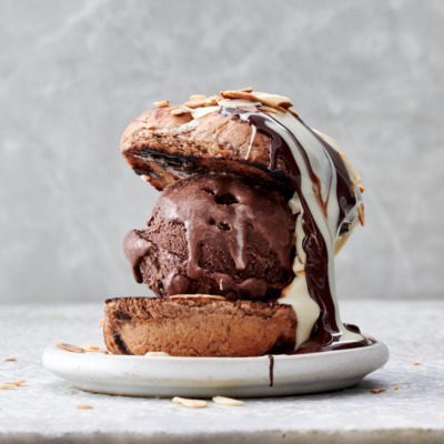 Hot cross bun ice cream sandwiches