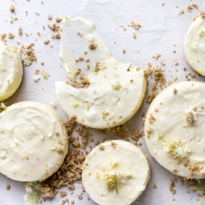 Raw lemon cheesecake