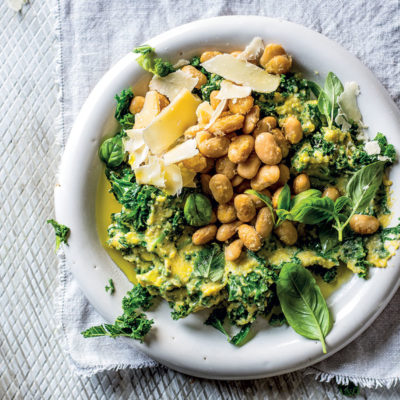 Crusty pan-fried beans with creamy kale polenta