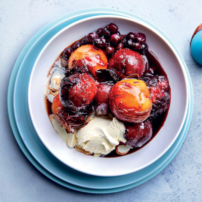 Baked nectarines and peaches with ice cream