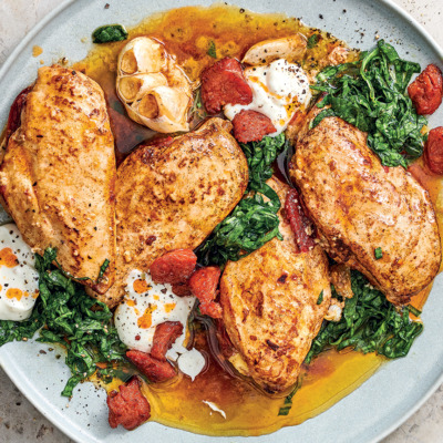 Stuffed chicken fillets with horseradish-creamed spinach