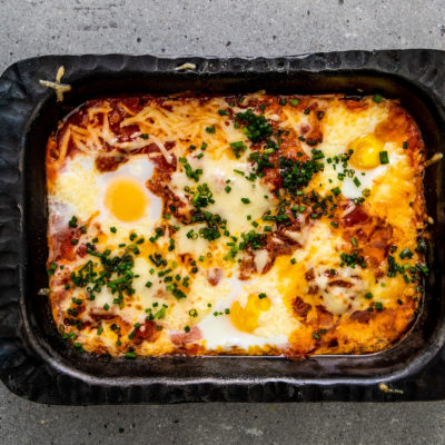 Tomato-poached eggs with roast red pepper pesto