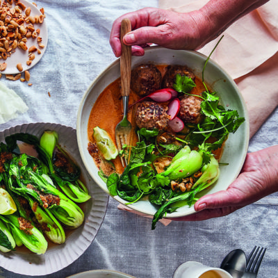 Meatballs with peanut satay sauce