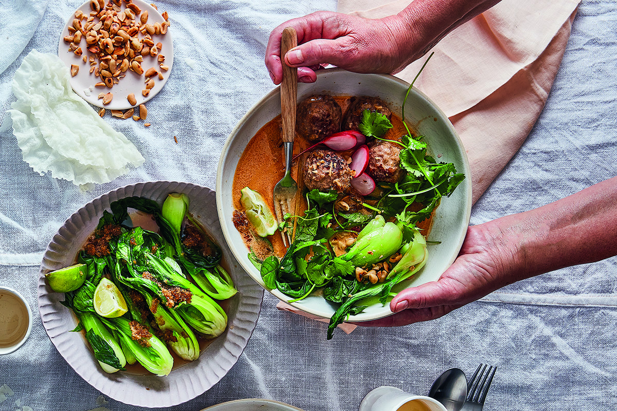 Meatballs with peanut satay sauce