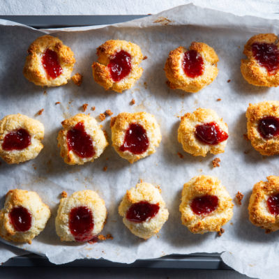 Macaroons with jam