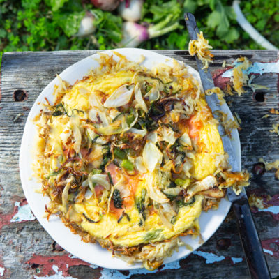 Rösti quiche with hot-smoked trout and horseradish cream