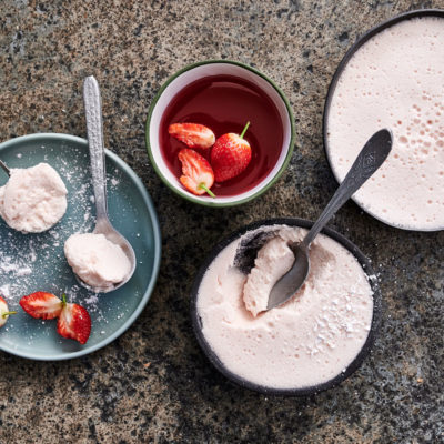 Strawberry fête pudding