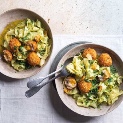 These cheese-filled chicken frikkadels are next-level