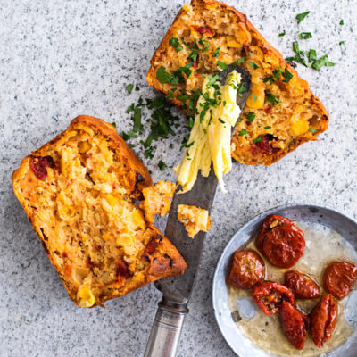 Sundried tomato-and-basil mieliebread