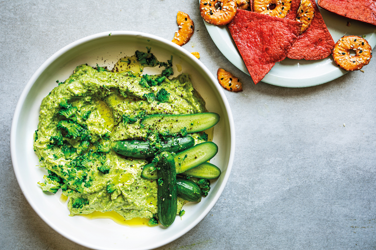 BEETROOT-WRAP-CHIPS-AND-BROCCOMOLI