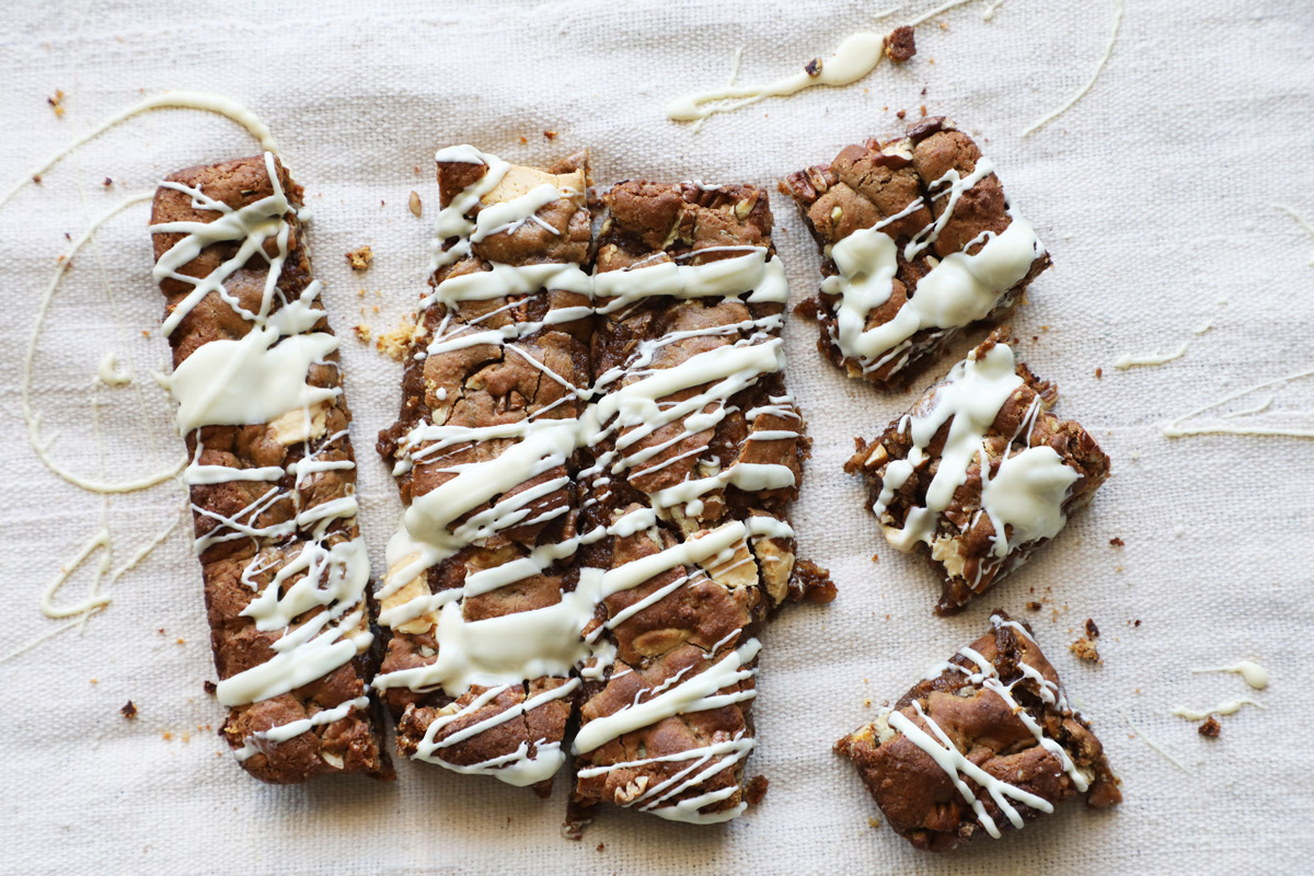 Roasted-white-choc-blondies