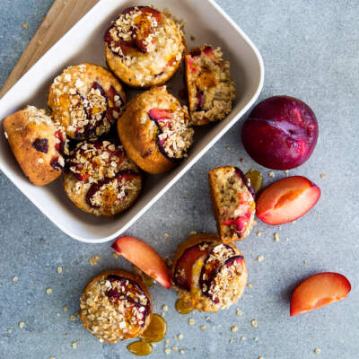 Flavourburst™ plum, oat and yoghurt muffins