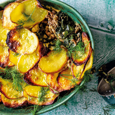 Dill, feta and spinach beef mince pie with potato crust