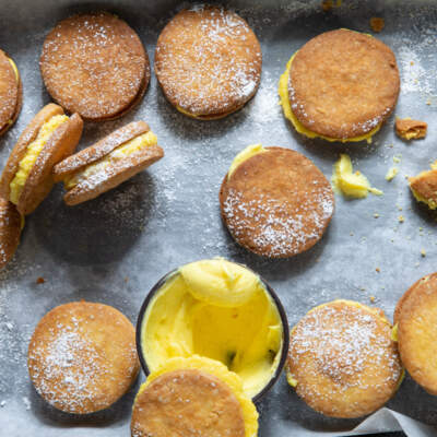 Custard cream sandwich biscuits