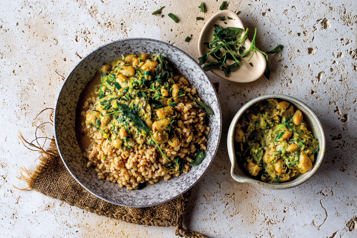 TOASTED-BARLEY-WITH-CREAMY-BUTTER-BEANS-AND-CRISP-SAGE