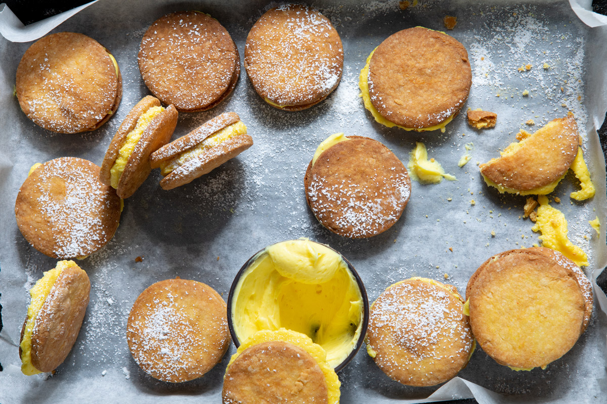 Custard-cream-biscuits