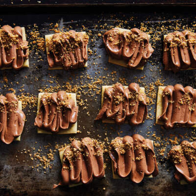 Mocha buttercream biscuits