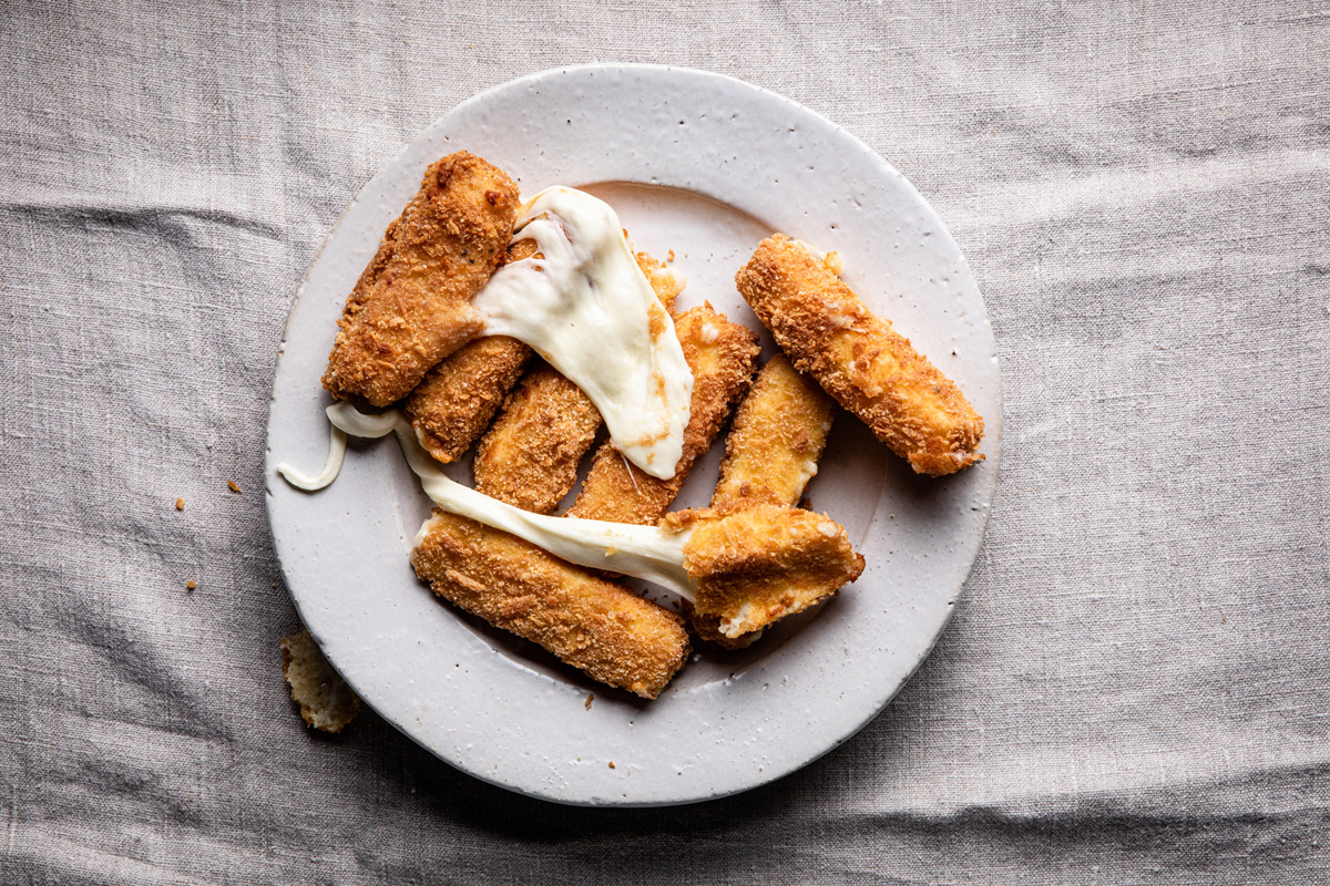 Crispy mozzarella sticks