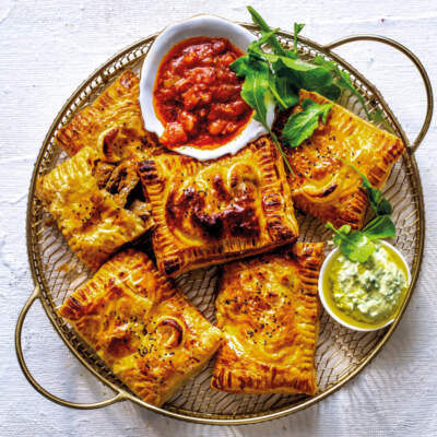 Masala steak pies