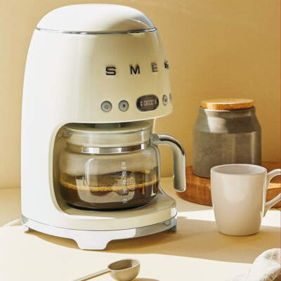 Win a retro Smeg filter coffee machine in the colour of your choice worth R4 000