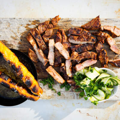 Pork ribeye steaks with chipotle marinade and stokbrood