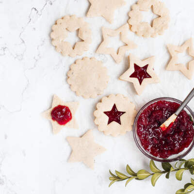 Shortbread with strawberry preserve