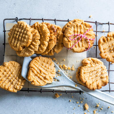 3-ingredient peanut butter biscuits